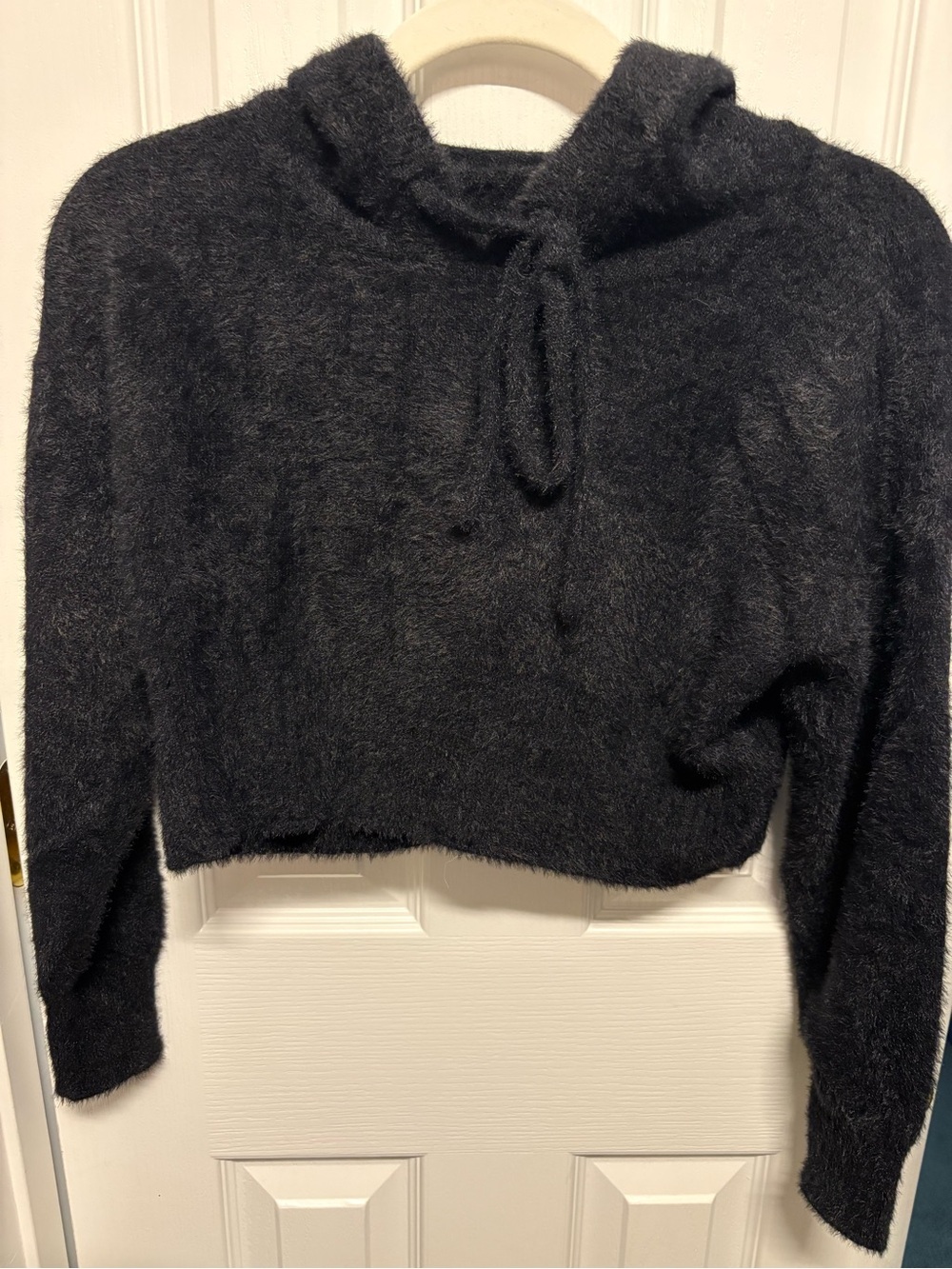 NWT KatieJ NYC Black Fuzzy SUPER SOFT Cropped Hoodie Pullover Sweater
